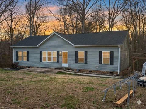 Homes For Sale - 3233 Alamo Drive<br/> Trinity, NC 27370