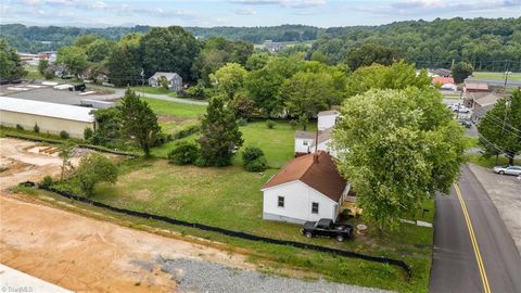 A home in Mount Airy