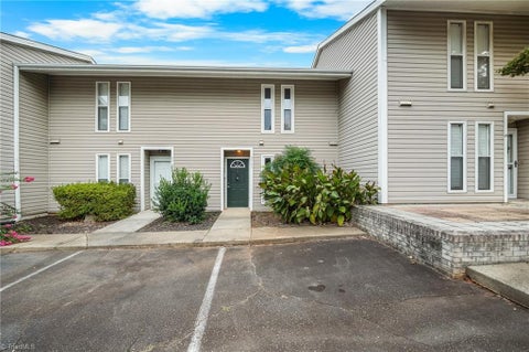 Townhouse For Sale - 3705 Heathrow Drive<br/> Winston-Salem, NC 27127