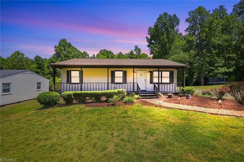 Homes For Sale - 1920 Glenside Drive<br/> Greensboro, NC 27405