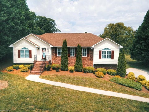 Homes For Sale - 175 Loblolly Lane<br/> Winston-Salem, NC 27107