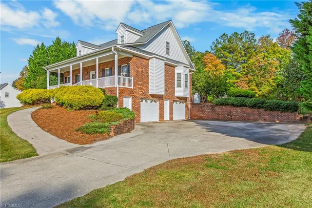 285 Fairystone Lane, photo 4 of 40