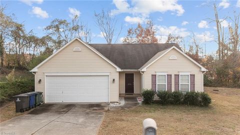 1630 Stoneshire Court Winston-Salem NC 27127