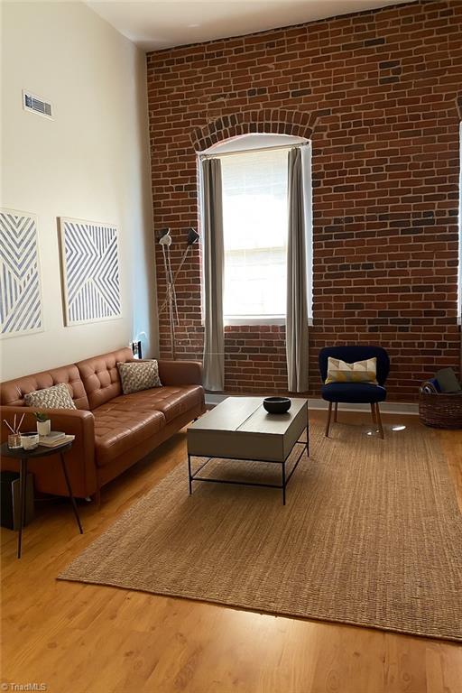 801 W McGee Street 15
