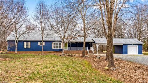 Homes For Sale - 596 Greenbrier Farm Trail<br/> Siler City, NC 27344