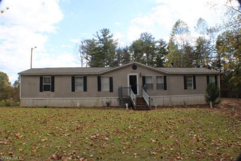 Mobile Home For Sale - 313 Webster Road<br/> Surry County, Mount Airy, NC 27030