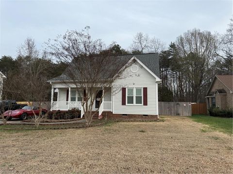 825 Lockesley Lane Burlington NC 27217