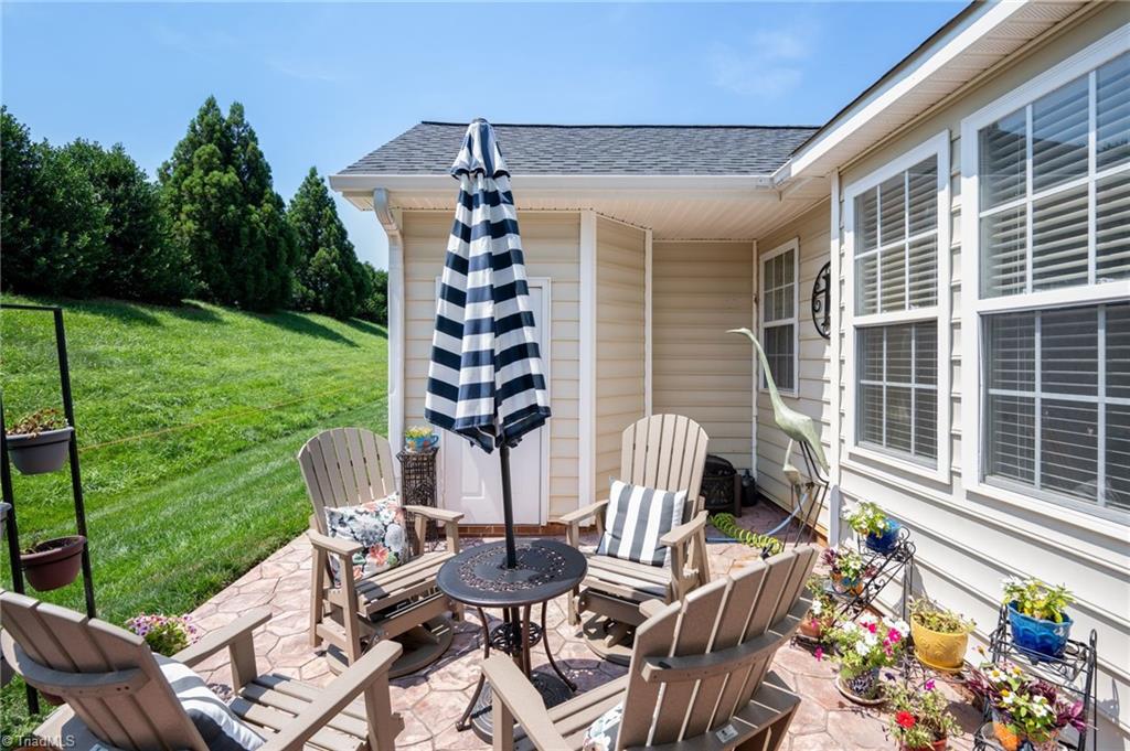 Greensboro, North Carolina 27455, United States, 3 Bedrooms Bedrooms, ,2 BathroomsBathrooms,Residential,Pending,170760