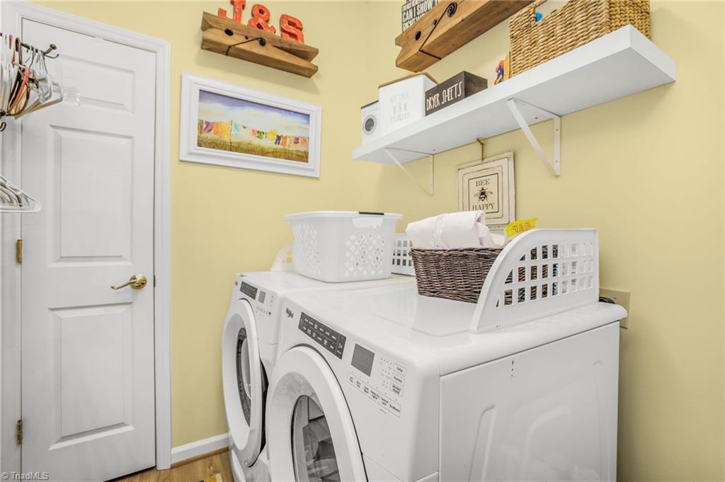 Greensboro, North Carolina 27455, United States, 3 Bedrooms Bedrooms, ,2 BathroomsBathrooms,Residential,Pending,170760