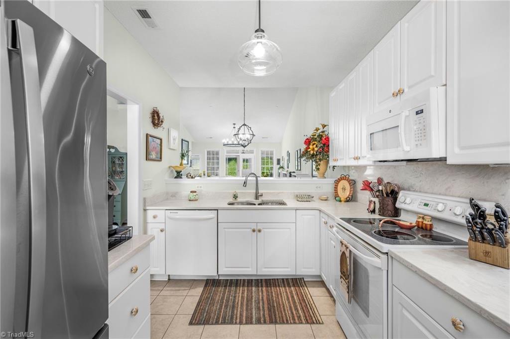 Greensboro, North Carolina 27455, United States, 3 Bedrooms Bedrooms, ,2 BathroomsBathrooms,Residential,Pending,170760