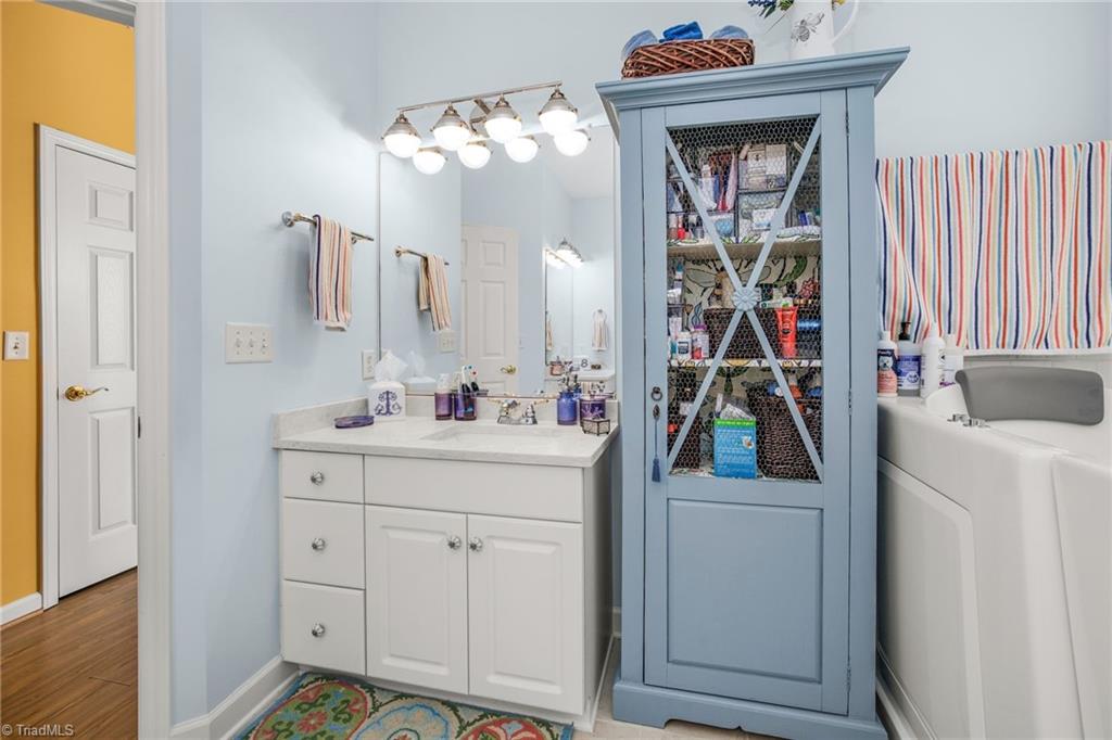 Greensboro, North Carolina 27455, United States, 3 Bedrooms Bedrooms, ,2 BathroomsBathrooms,Residential,Pending,170760