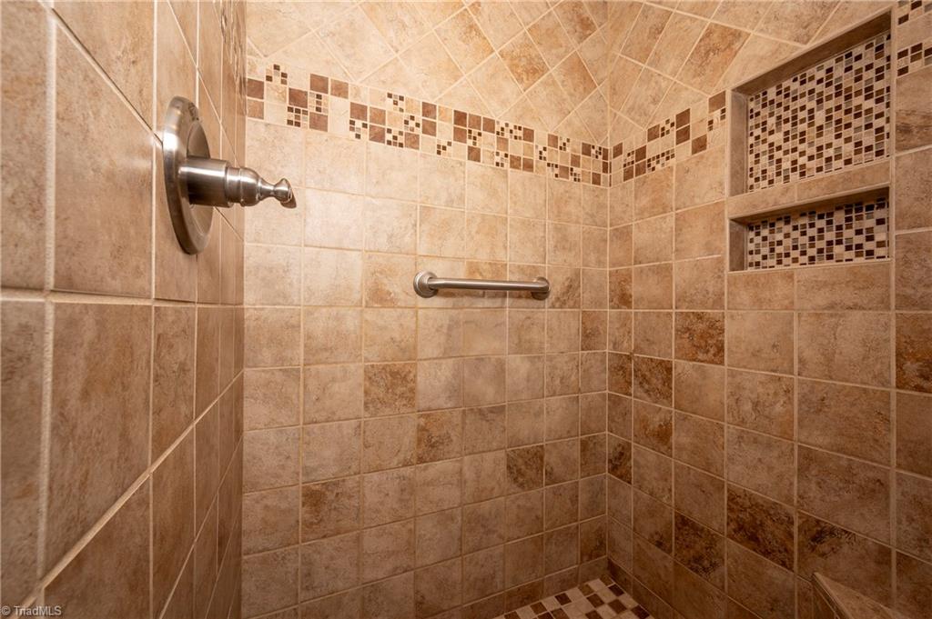 8056 Glengarriff Road, Clemmons, North Carolina image 32