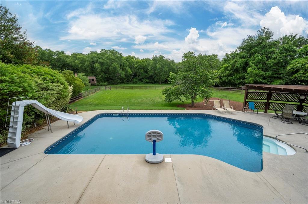 8056 Glengarriff Road, Clemmons, North Carolina image 8