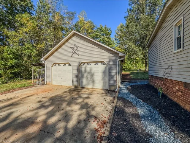 1060 Burch Tree Road, photo 3 of 25
