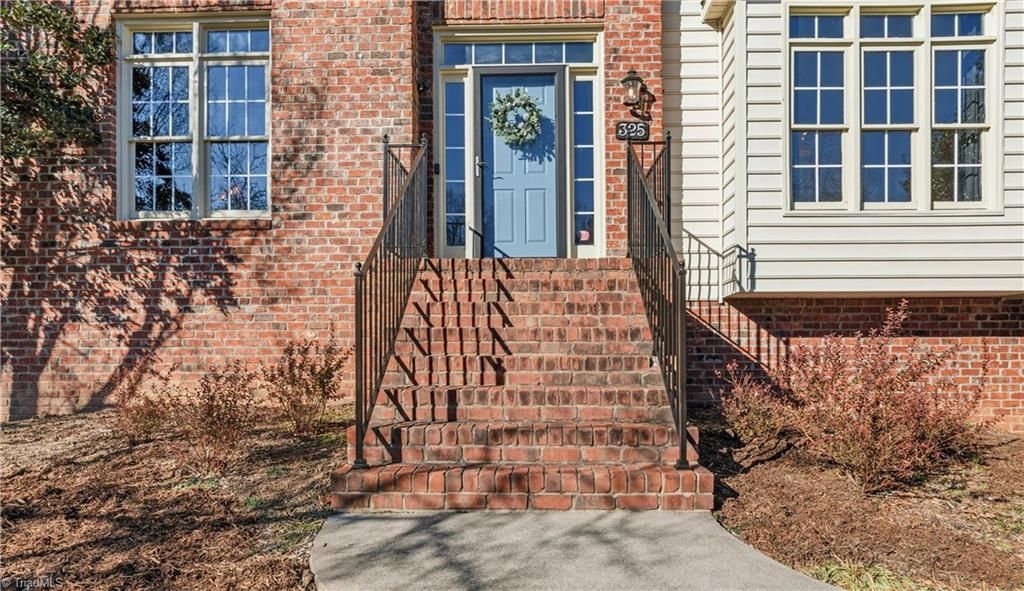 Photo of 325 Stonebrook Lane, Winston-Salem, NC 27104 (MLS # 1207691)