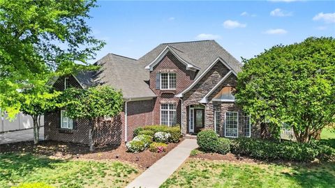 Homes For Sale - 4386 Ashton Oaks Court<br/> High Point, NC 27265