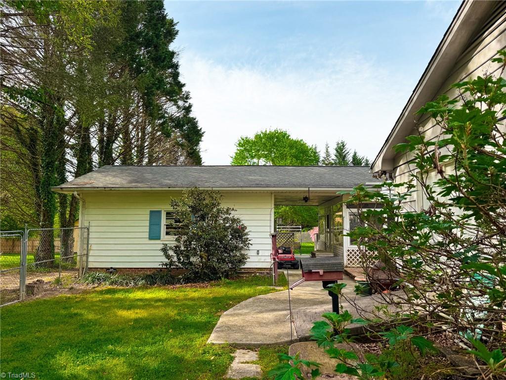 1816 Gwyn Street, Mount Airy, North Carolina image 2