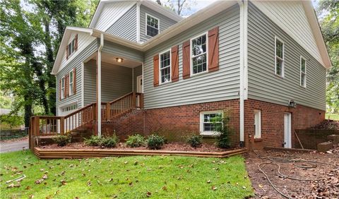 A home in Clemmons