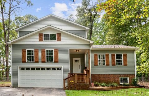 A home in Clemmons