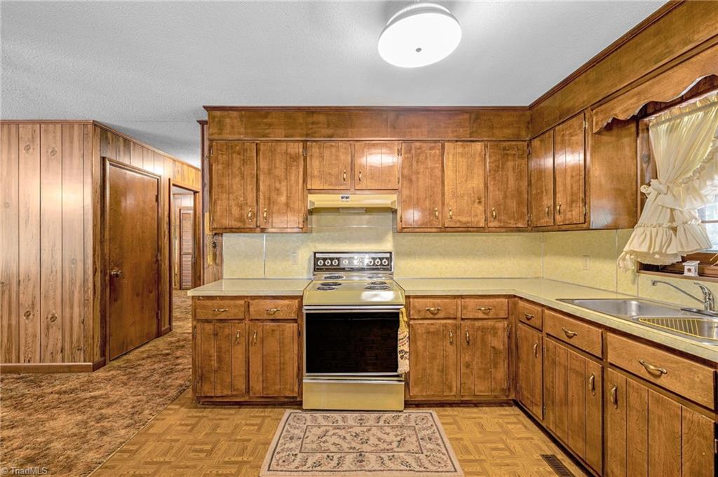 180 Mountain Valley Drive, Eden, North Carolina image 12