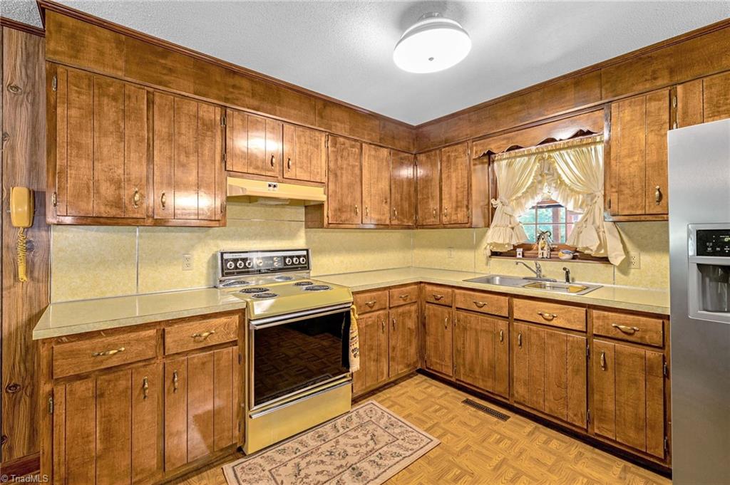 180 Mountain Valley Drive, Eden, North Carolina image 11