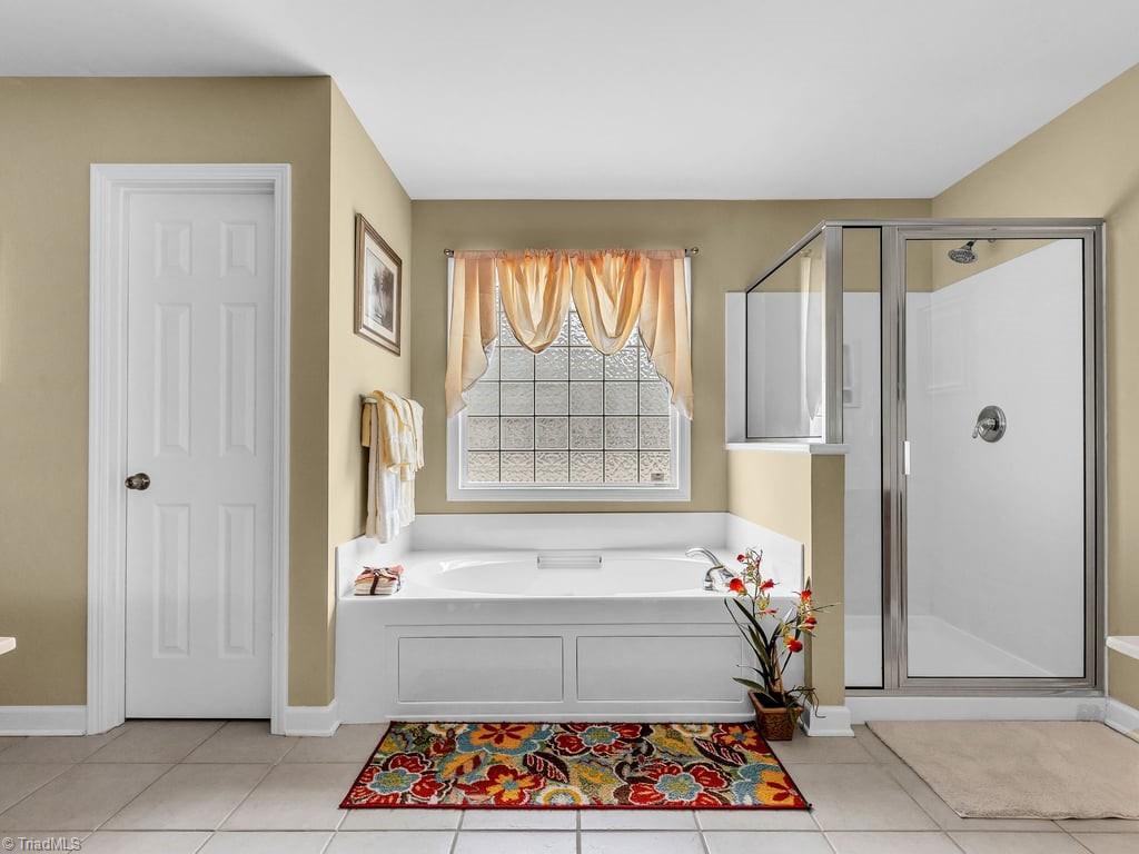 Winston-Salem, North Carolina 27104, United States, 5 Bedrooms Bedrooms, ,4 BathroomsBathrooms,Residential,Active,56684