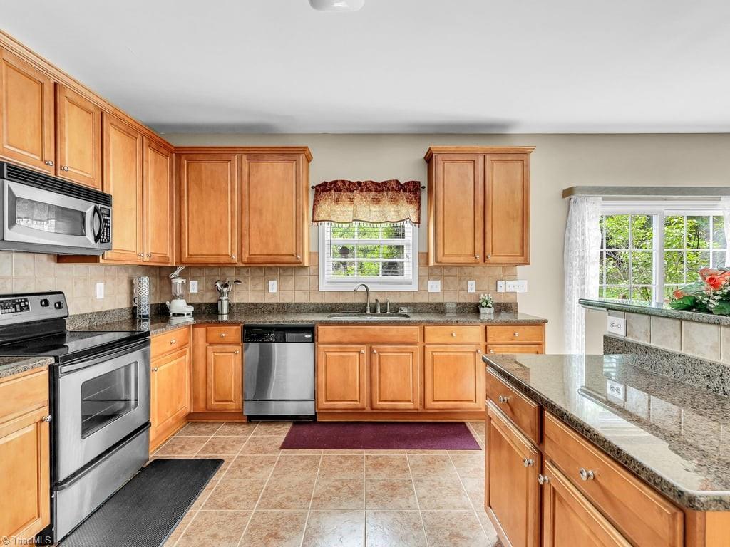 Winston-Salem, North Carolina 27104, United States, 5 Bedrooms Bedrooms, ,4 BathroomsBathrooms,Residential,Active,56684