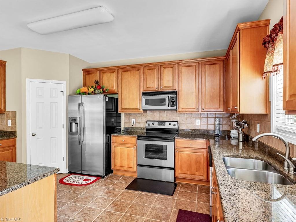 Winston-Salem, North Carolina 27104, United States, 5 Bedrooms Bedrooms, ,4 BathroomsBathrooms,Residential,Active,56684