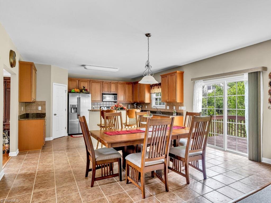 Winston-Salem, North Carolina 27104, United States, 5 Bedrooms Bedrooms, ,4 BathroomsBathrooms,Residential,Active,56684