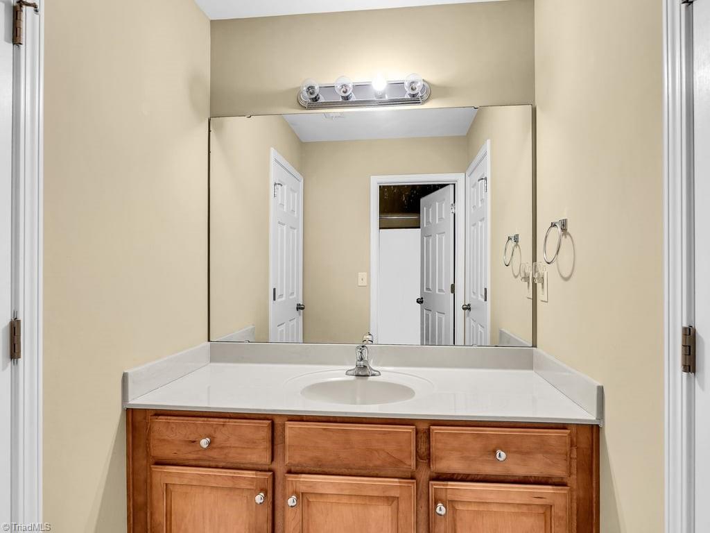 Winston-Salem, North Carolina 27104, United States, 5 Bedrooms Bedrooms, ,4 BathroomsBathrooms,Residential,Active,56684