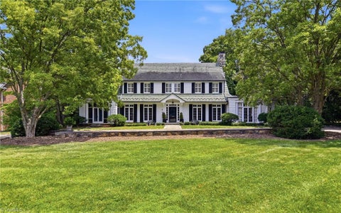 Homes For Sale - 2810 Club Park Road<br/> Winston-Salem, NC 27104