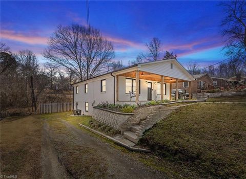 Homes For Sale - 833 Bowerwood Drive<br/> Thomasville, NC 27360