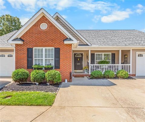 Townhouse For Sale - 4328 Weatherton Drive<br/> Kernersville, NC 27284