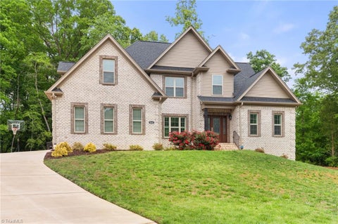 Townhouse For Sale - 5461 Meadowlark Court<br/> Winston-Salem, NC 27106