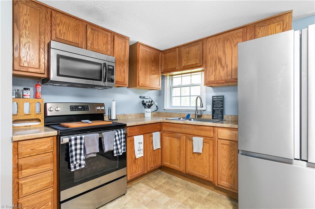 223 W Matthews Street, Stoneville, North Carolina image 9