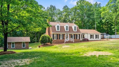 Homes For Sale - 1412 Trailwood Lane<br/> Kernersville, NC 27284