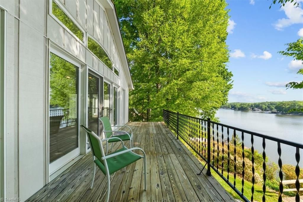 Photo of 330 Hillview Drive, Lexington, NC 27292 (MLS # 1216715)