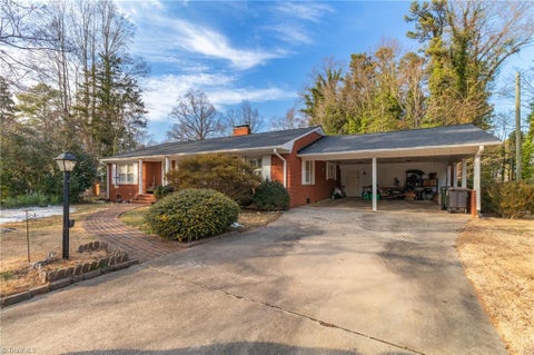 Homes For Sale - 305 Hilltop Drive<br/> Lexington, NC 27292