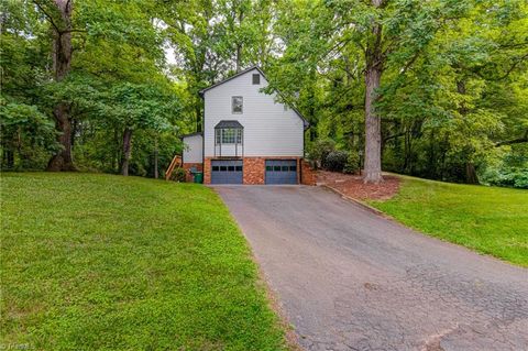 A home in Clemmons