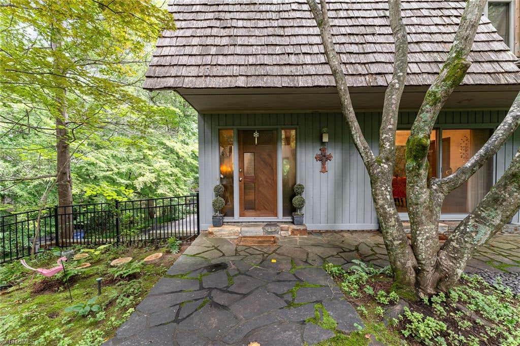 Photo of 565 Knob View Drive, Winston-Salem, NC 27104 (MLS # 1230633)