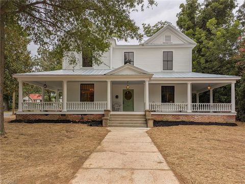 Apartment For Sale - 802 Lawsonville Avenue<br/> Rockingham County, Reidsville, NC 27320