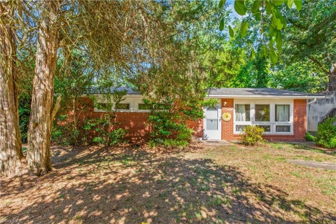 Homes For Sale - 2704 Clement Street<br/> Winston-Salem, NC 27127