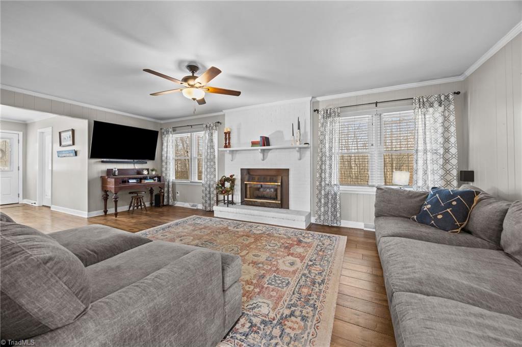 1625 Robinhood Drive