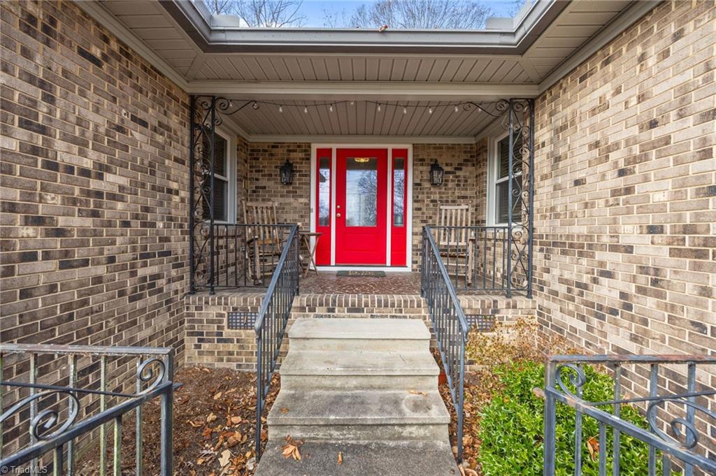 1625 Robinhood Drive