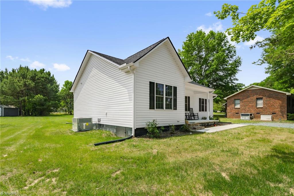 530 E Raleigh Avenue, Liberty, North Carolina image 3