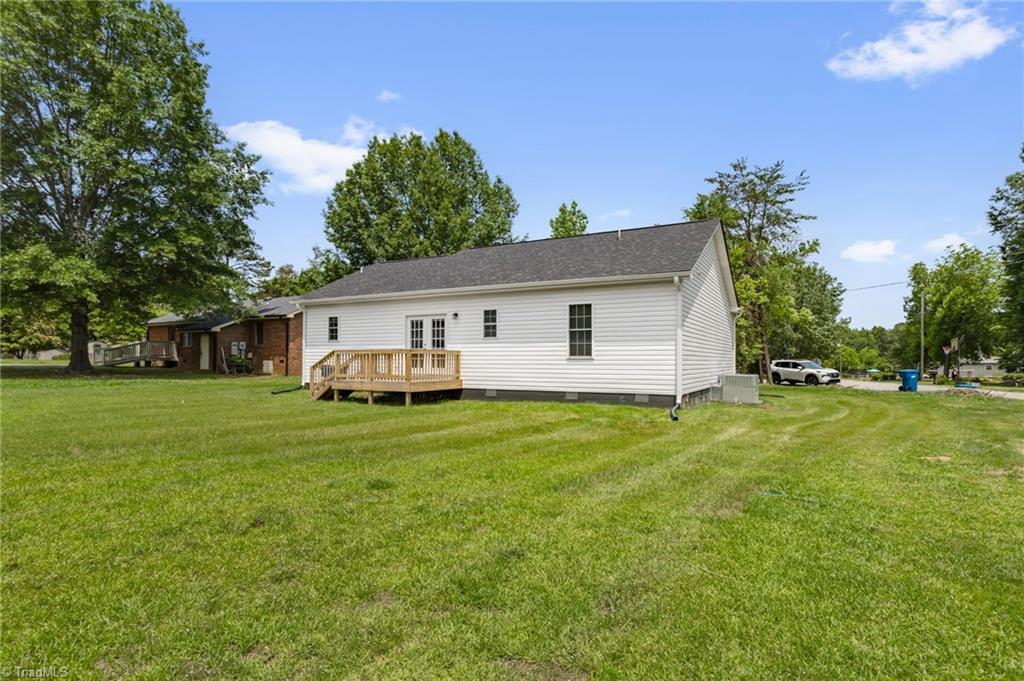 530 E Raleigh Avenue, Liberty, North Carolina image 27