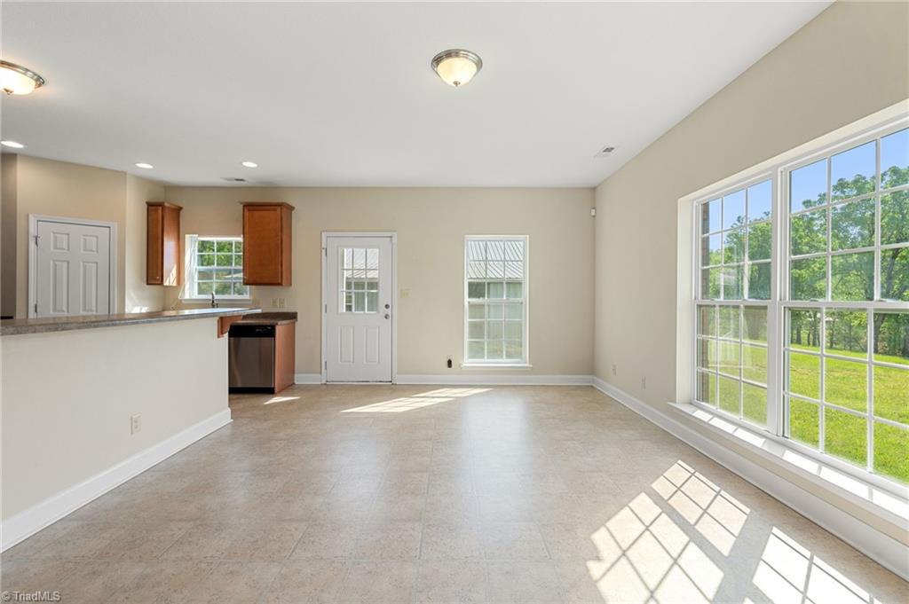 1046 Linneys Mill Road, Union Grove, North Carolina image 9