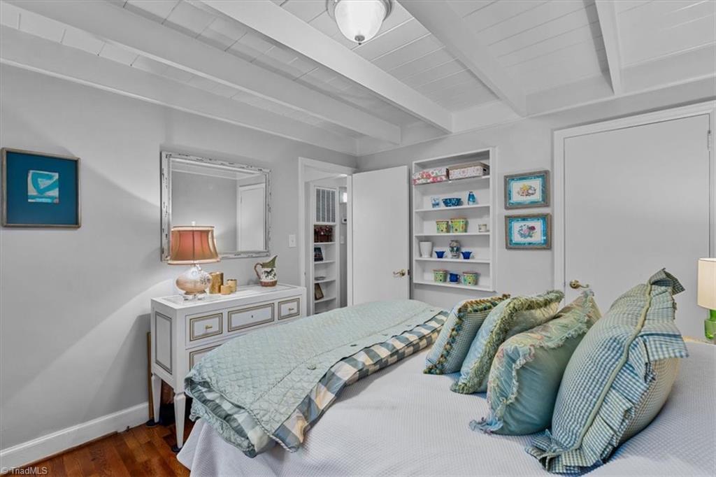 Greensboro, North Carolina 27408, United States, 2 Bedrooms Bedrooms, ,1 BathroomBathrooms,Residential,Pending,235804