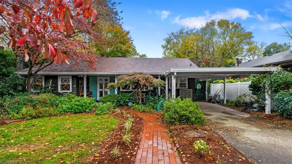 Greensboro, North Carolina 27408, United States, 2 Bedrooms Bedrooms, ,1 BathroomBathrooms,Residential,Pending,235804