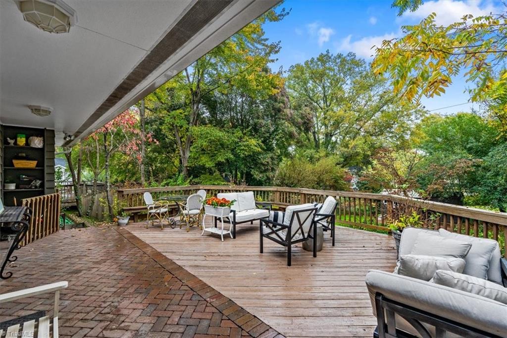 Greensboro, North Carolina 27408, United States, 2 Bedrooms Bedrooms, ,1 BathroomBathrooms,Residential,Pending,235804